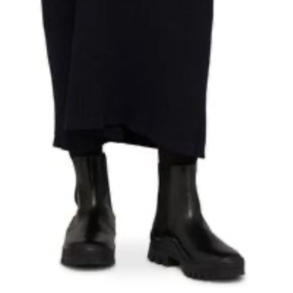 🔴SOLD🔴 THE ROW Greta Lug Sole Winter Chelsea Boot- Black - Picture 5 of 16